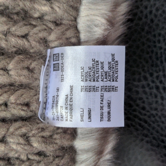 NWOT 🧣Reversible faux fur scarf - Picture 4 of 8